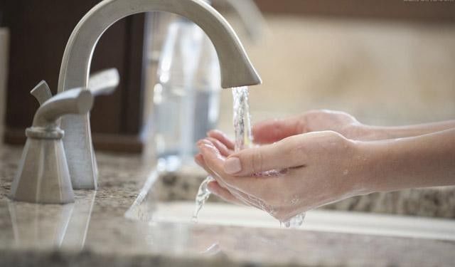 如果家里没水又没有接到停水通知,高层停水为什么高层有水低层没水