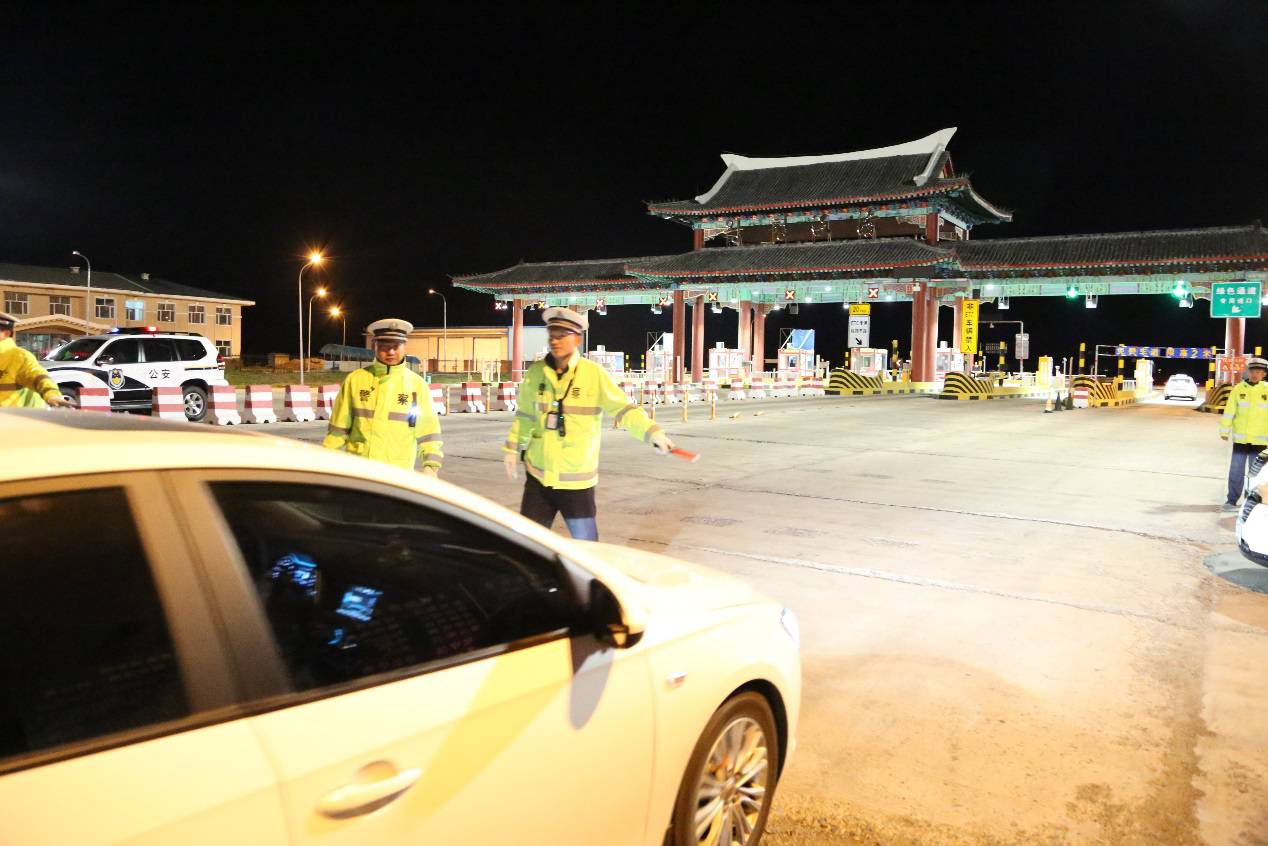 迎接十九大,忠诚保平安延吉分局在行动(三)——延吉分局主动作为强化“靓美汪清·金秋之夜”演唱会期间交通管理工作