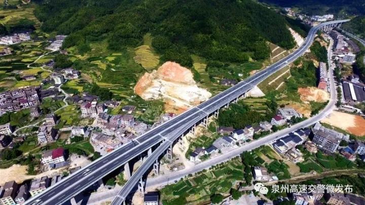 惊！泉州：一女子欲跳河轻生/一货轮在晋江海域触礁16名船员被困船上/泉州又一高速路通车在即！