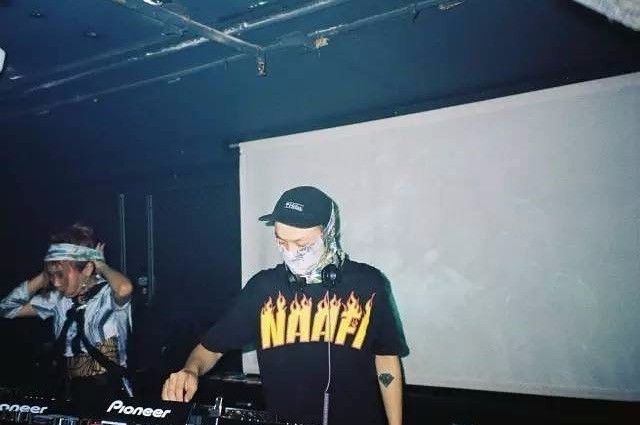 亚洲酷青年们晚上都在哪集合？我们把那些据点“一窝端”了！