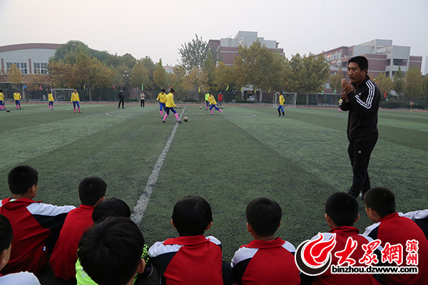 渤海中*联学**谊邯郸一中为学校足球发展注入新动力