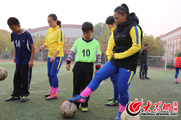 渤海中*联学**谊邯郸一中为学校足球发展注入新动力