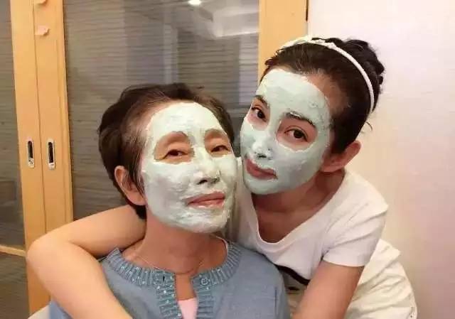 这种面膜到底有多惊艳？竟是一年贴700张面膜的范爷最爱！