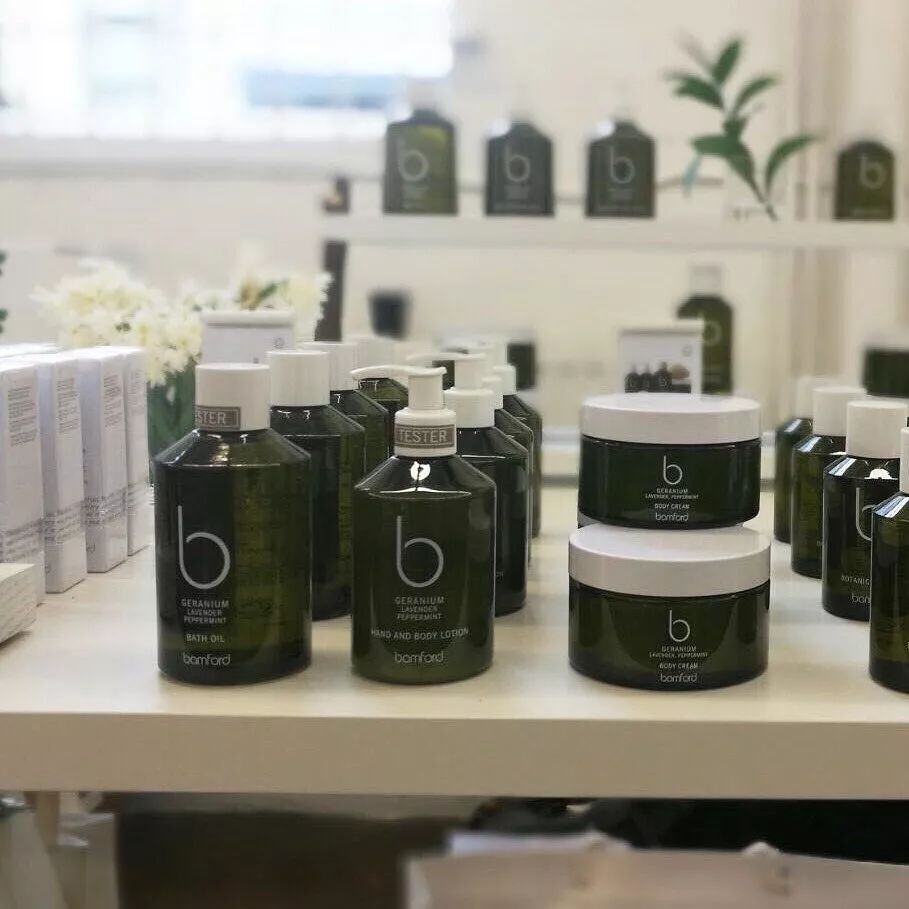 好痒啊！我除了能给你一个痒痒挠，还能给你一瓶身体乳！