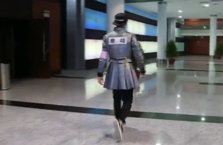 鹿晗球场飞吻,鹿晗壁咚热巴