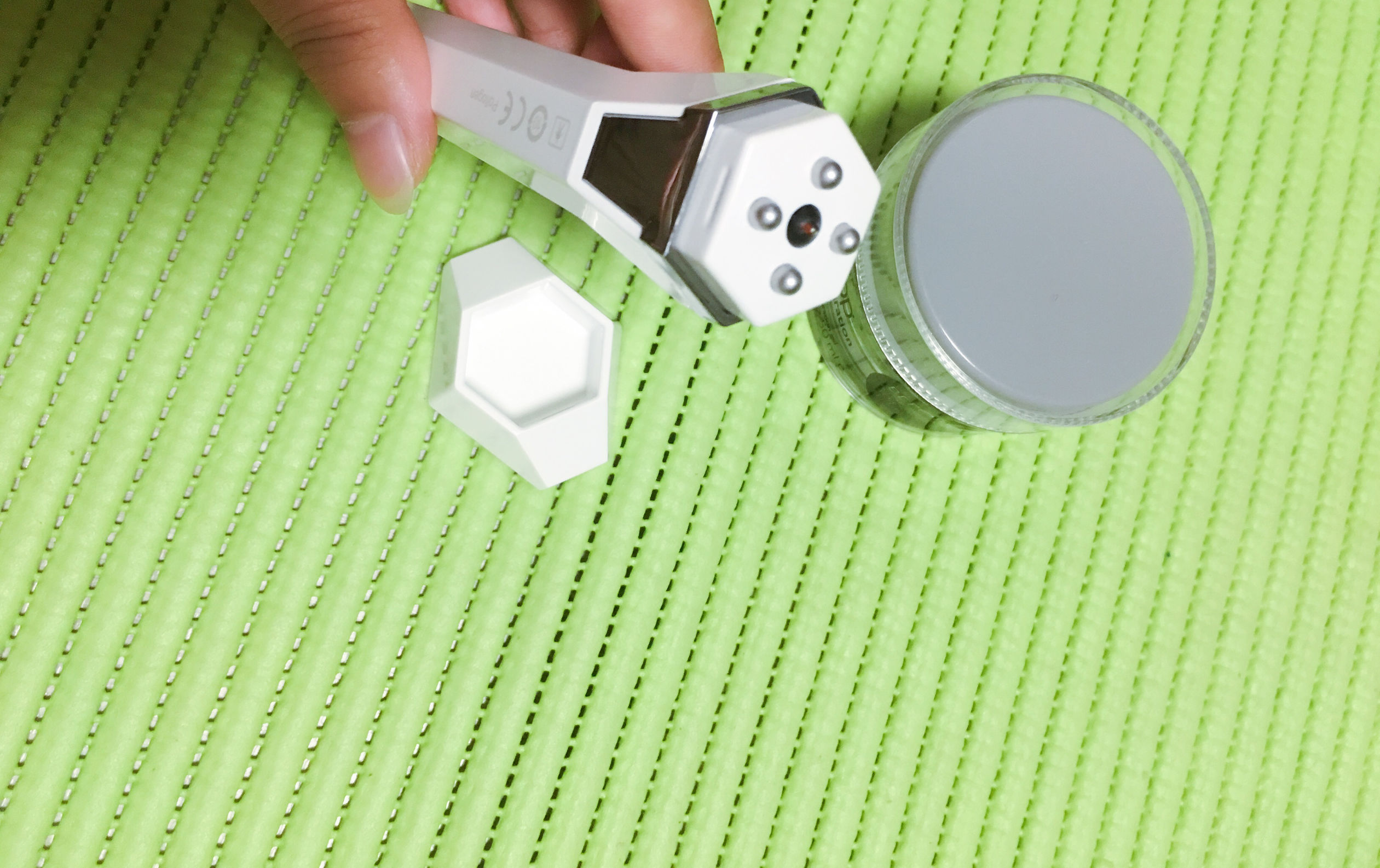 20岁美容仪测评,女大学生变形计