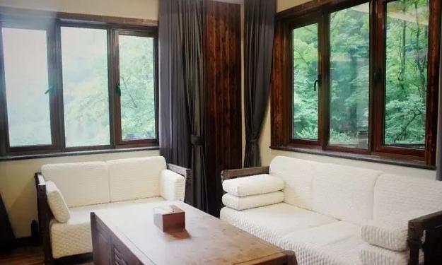 四明山四窗岩漂流几点到几点开门,四明山四窗岩漂流