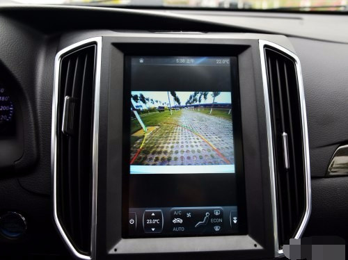 众泰的z360,大学生刚毕业花10万元提奔驰