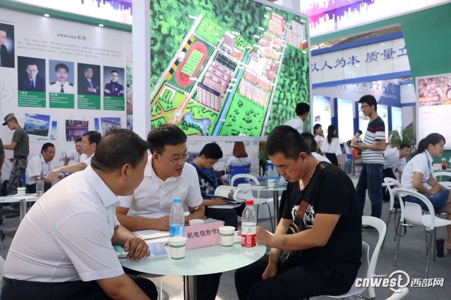 陕西三本及高职院校招生咨询会开幕特色展示引人眼球