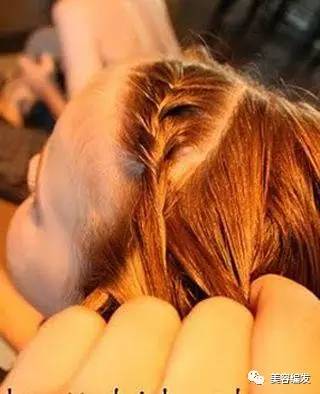 小女童发型绑扎方法丸子头,小孩丸子头扎法中短发简单又好看