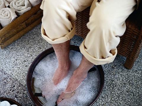 夏天脚汗大鞋子臭怎么办,如何防止脚出汗鞋发臭