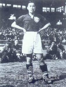 中国踢足球十分厉害的人有哪些,近几年踢足球很棒的几位