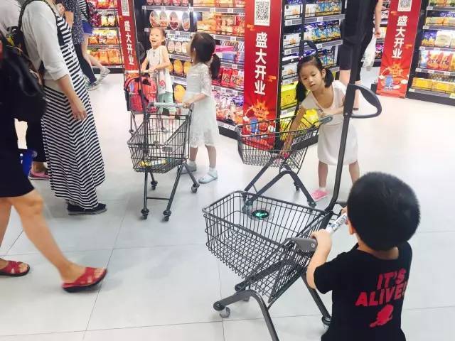 听说马云开了家作妖儿的水族馆，全城的大人都带着小孩冲过去了