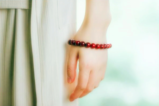 手串太松补救方法视频,长手串怎么调紧