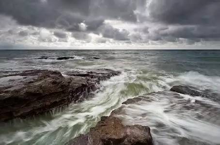 你会选择在南宁和300万人“假装生活”还是和我一起出逃到海岛呢！