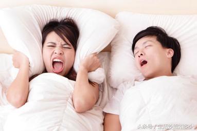室友打呼噜怎么叫醒他,自己在宿舍打呼噜好尴尬