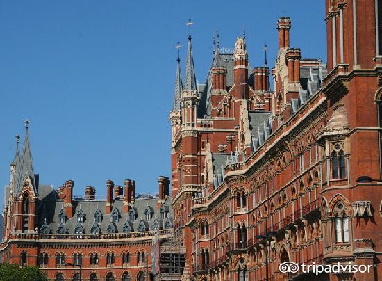 买魔杖、骑扫帚、喝黄油啤酒，去这些14个地方做巫师吧！