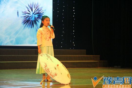 艾尚歌唱琴歌飞扬——2017一起加油群星演唱会为驻马店市创文增光添彩