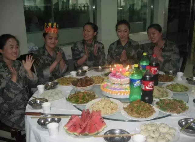 建军90周年：我军“锅碗瓢盆”那些事儿，这回全明白了