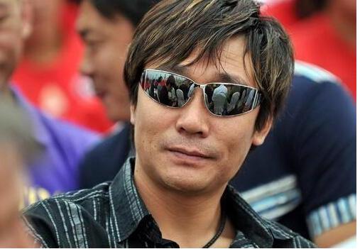 前国足队员喝酒,国足前队长喝啤酒纪录