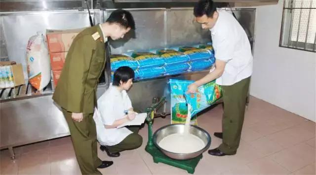 建军90周年：我军“锅碗瓢盆”那些事儿，这回全明白了