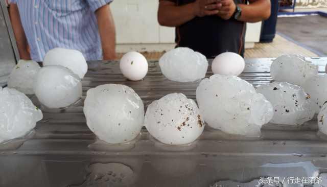 意大利海滩小镇“六月飞雪”,游客却纷纷表示很舒服