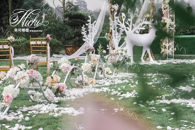 户外婚礼场景布置效果图,红色系婚礼户外布置场景