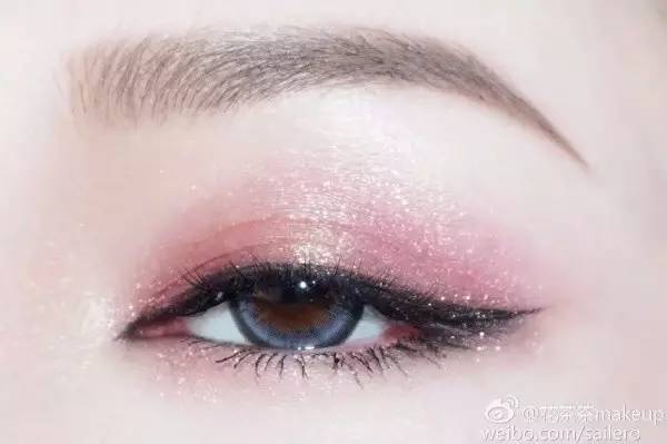 眼妆教程日常简单,眼妆教程日常简单易学