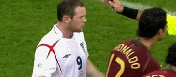 足球搞笑的gif,足球场上永不放弃的名场面gif