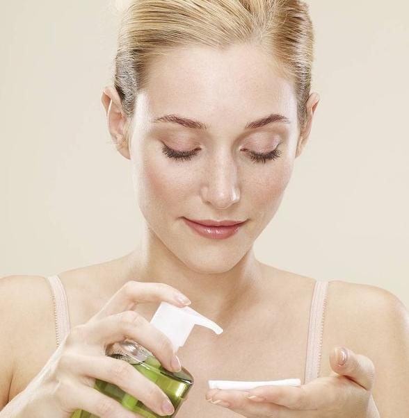 让黑头冒出来用什么产品,让黑头消失的自然方法