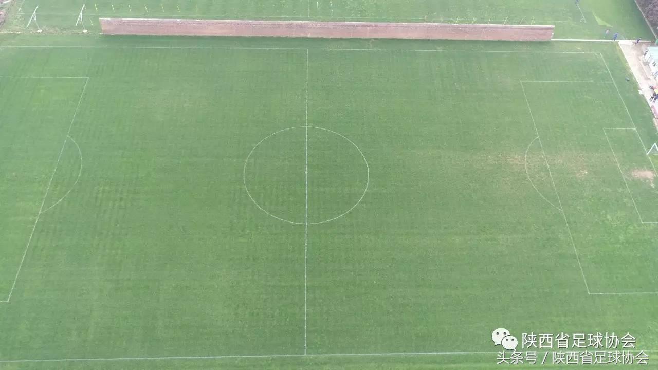 陕西足球背后人物系列丨丈八训练基地绿茵美容师，高温下坚守一线保障场地