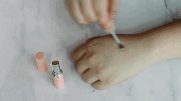 过期的化妆品不要急着扔，它们还有大用处！