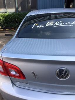 宝来起步转速2000左右正常吗,宝来起步轻点油门转速高怎么回事