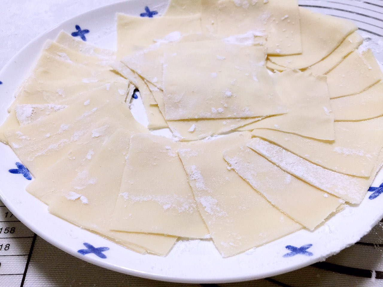 馄饨包法简单又好看宝宝辅食,小馄饨宝宝辅食馄饨皮