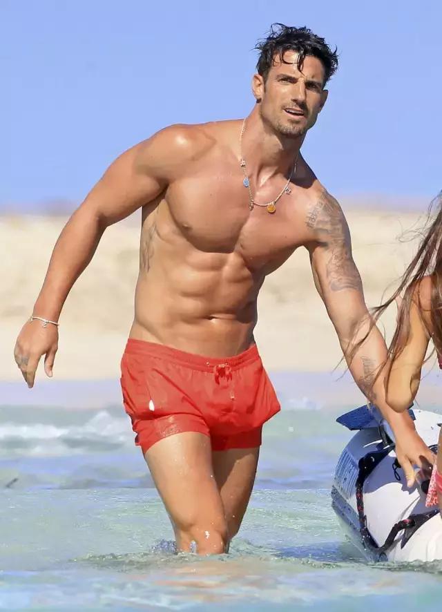 性感不输贝克汉姆，足球运动员AitorOcio转行做男模