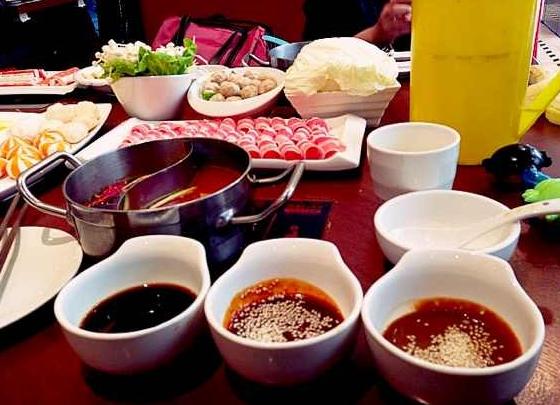火锅自助蘸料需要自己调吗,吃火锅自己调麻酱