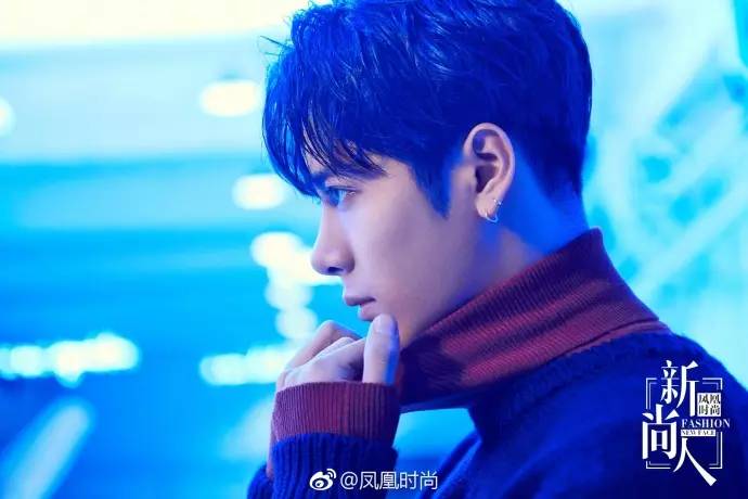 王嘉尔jackson军训,jackson王嘉尔烟嗓