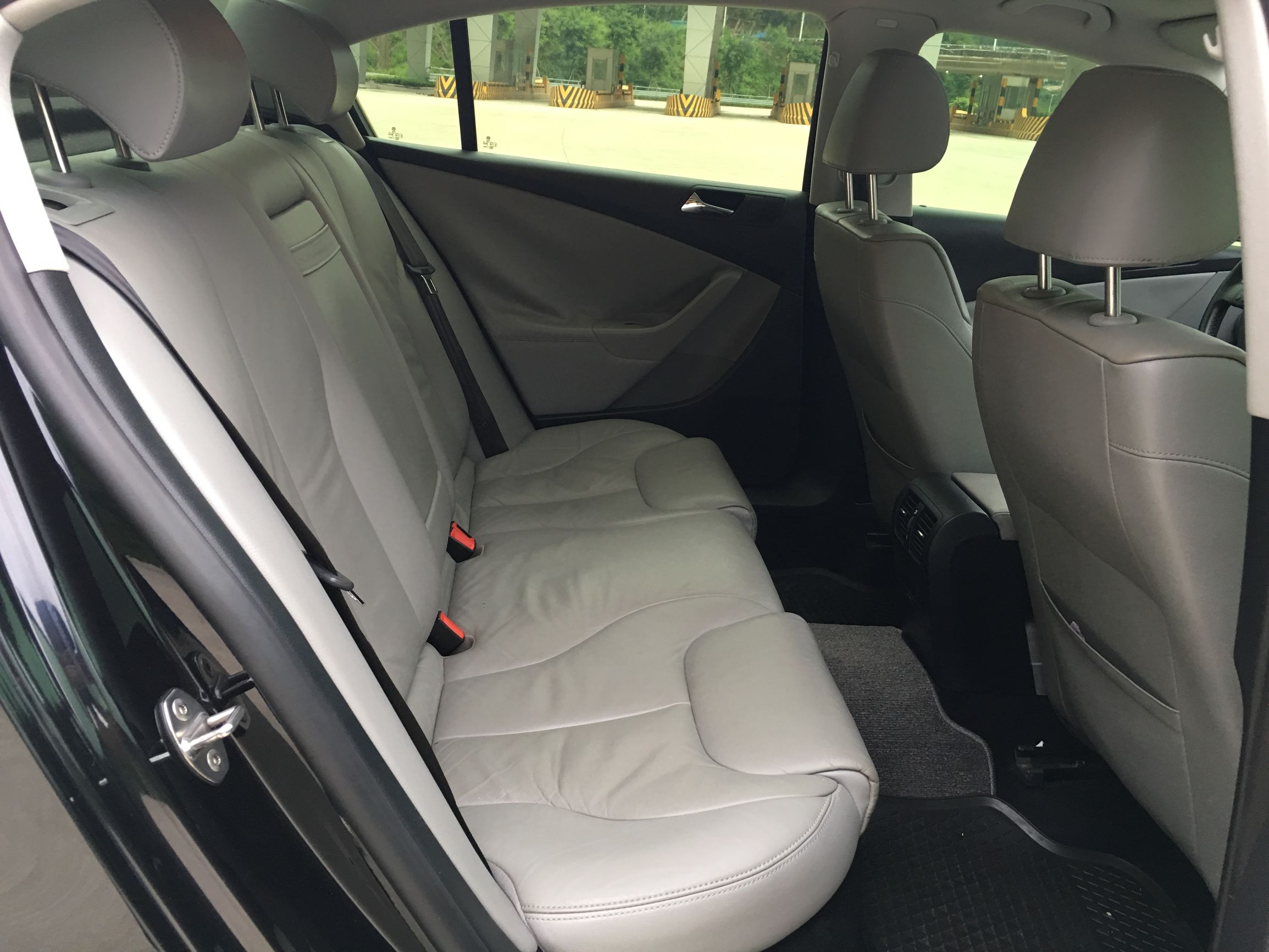 09款大众迈腾油耗多少,09大众迈腾车内装饰品