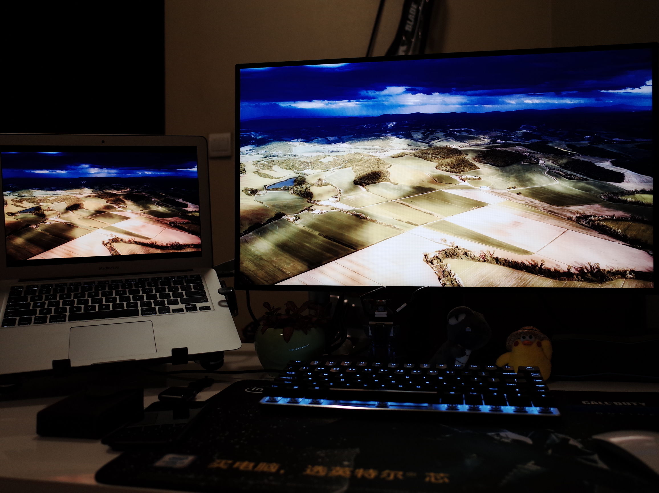 当笔记本*党**一直以为mac就是机制的时候，一定是忽略了显示器还有这样一种打开方式，外挂显示器的完整体验