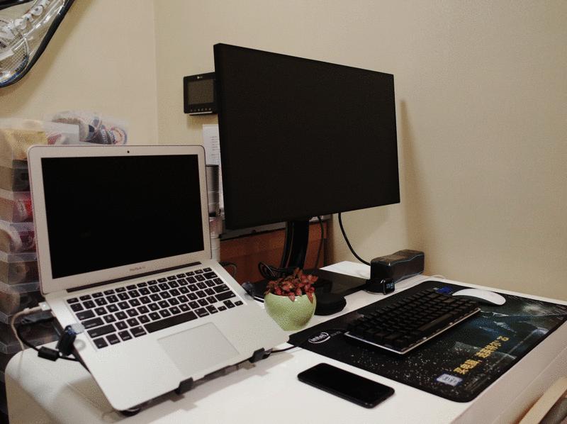 当笔记本*党**一直以为mac就是机制的时候，一定是忽略了显示器还有这样一种打开方式，外挂显示器的完整体验