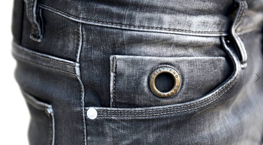 别争了，至少在牛仔裤这件事上，C罗肯定比梅西强