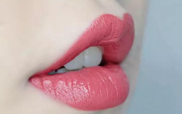 黄皮怎么选口红ysl,黄皮适合的口红显白大牌