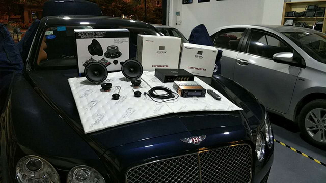 12款宾利欧陆音响改造,街拍新款宾利欧陆音响