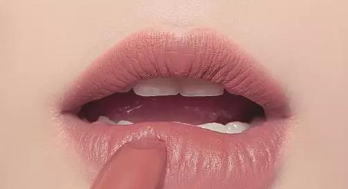 原单口红和正品口红的区别,专柜口红和免税店差别