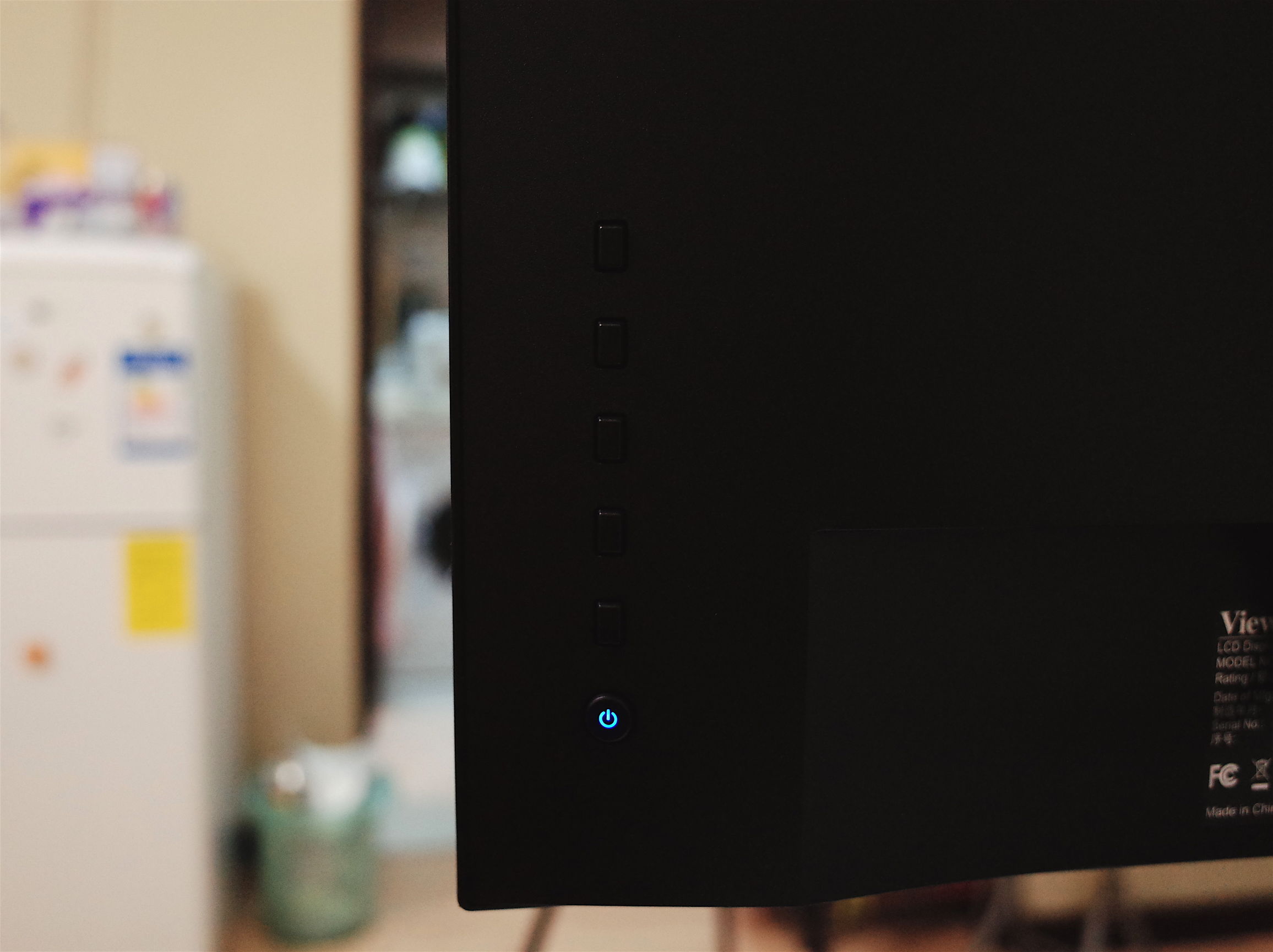 当笔记本*党**一直以为mac就是机制的时候，一定是忽略了显示器还有这样一种打开方式，外挂显示器的完整体验