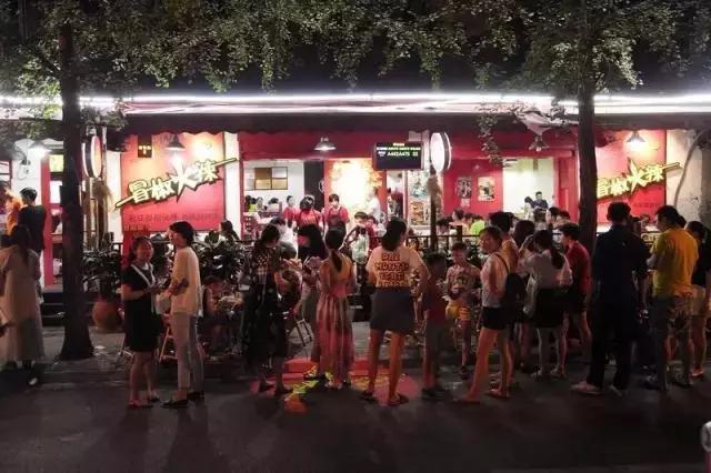 成都爆火串串香,成都冒椒火辣有几个店