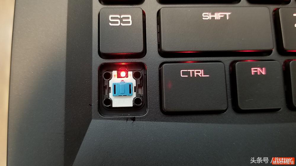 这款IFUNKS游戏本必须关注，性能霸道还自带机械键盘