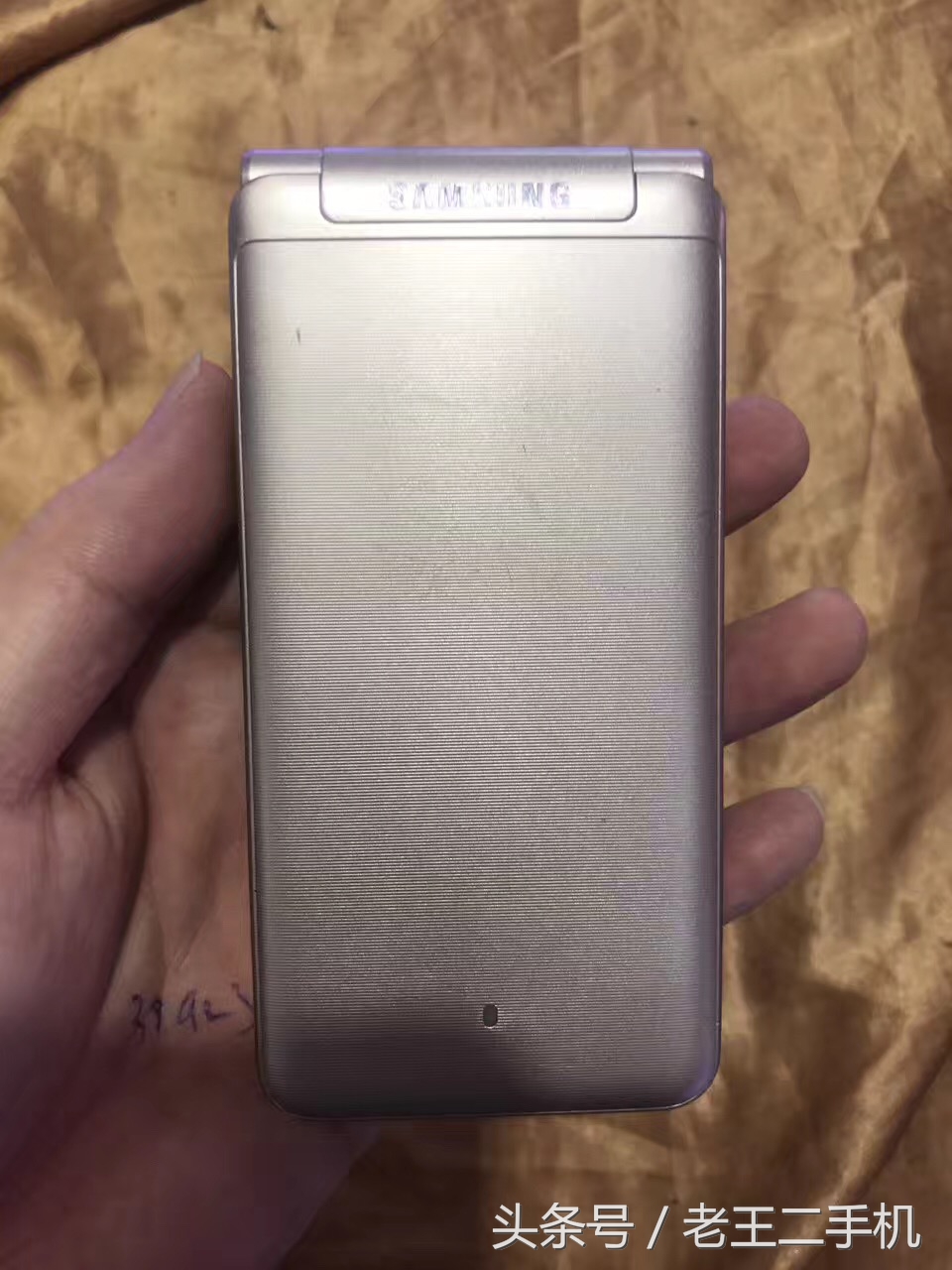 三星翻盖二手手机清仓处理便宜,二手三星手机值得入手吗