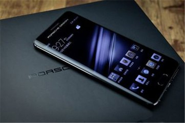 冈本、巴萨、变形金刚,你永远不知道下一个定制版手机是什么?