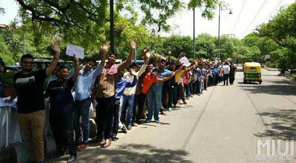 雷军买小米手机,雷军感谢网友买小米产品央视